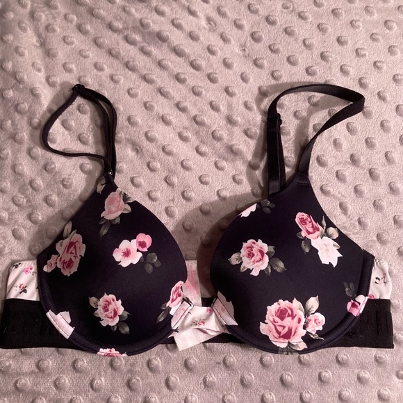 VS Pink Bra Bundle - Picture 2 of 14